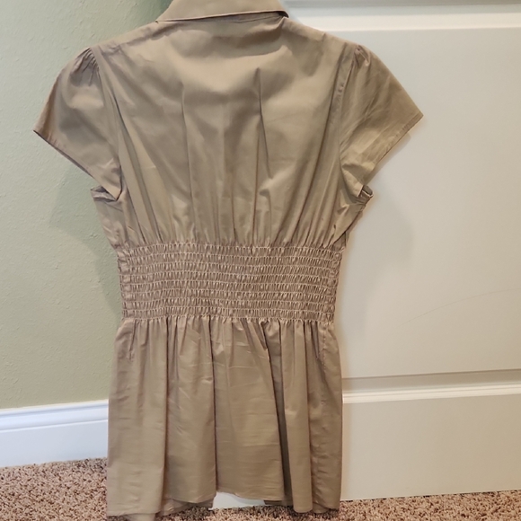 Women's Tan Button-Up Top - Picture 3 of 3